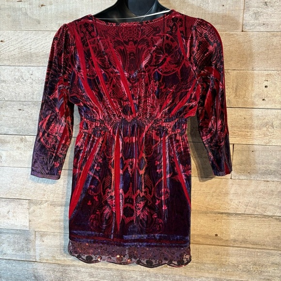 🛍️3/$30 Unity world wear women’s red empire waist  pullover velvet top Large - Picture 4 of 10